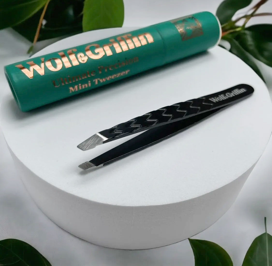 Wolf & Griffin ULTIMATE SLANT TWEEZER - BLACK EDITION
