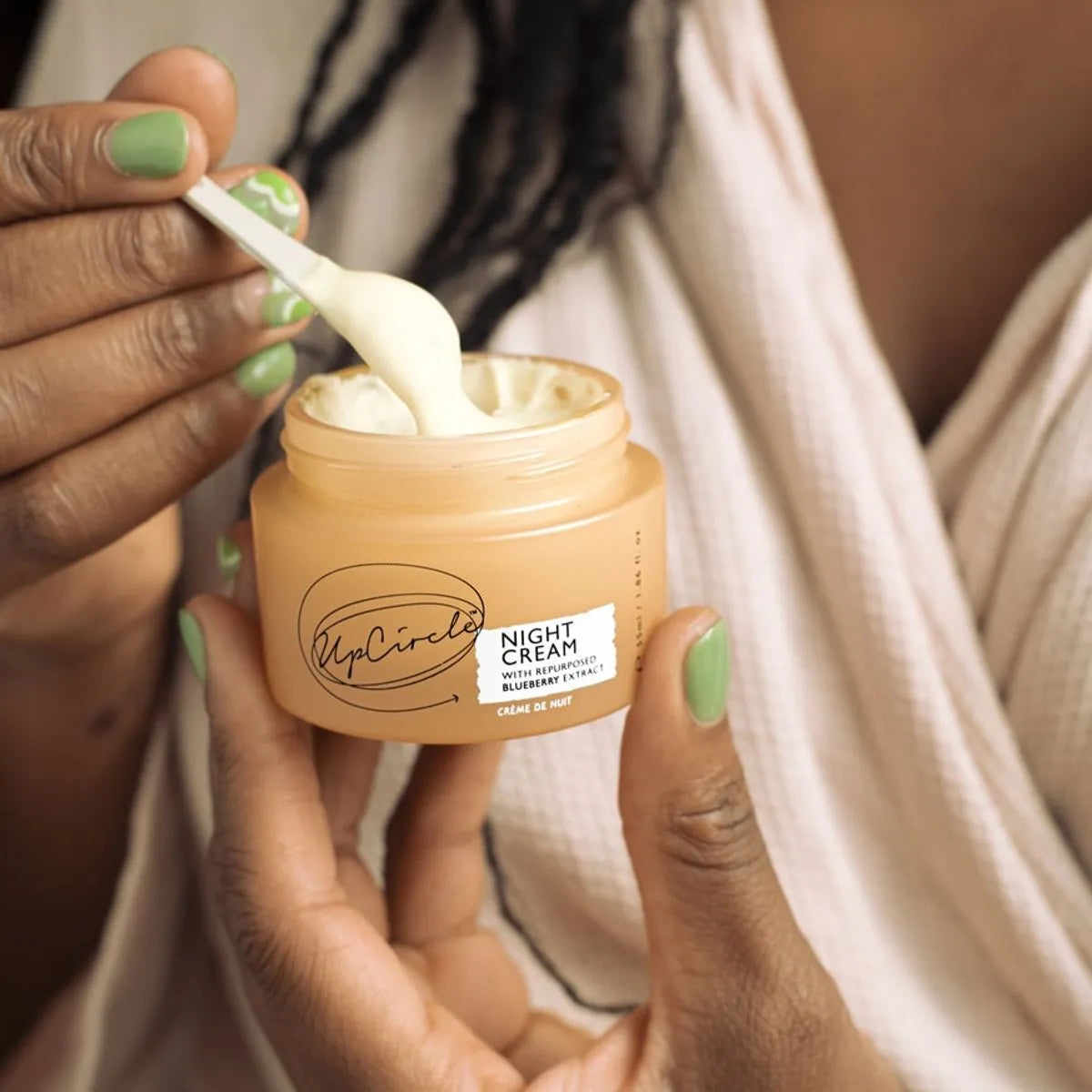 Hyaluronic Acid + Niacinamide Night Cream with anti-ageing properties